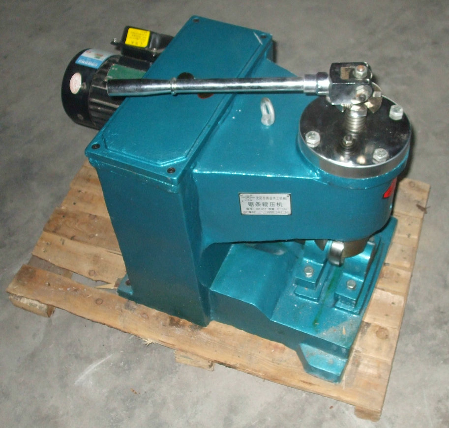 MR4116型辊压机